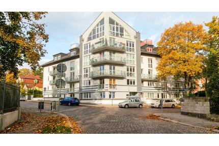 Offene 3 Zimmer Wohnung mit 2 Bädern, Einbauküche, Aufzug, Tiefgaragen-Stellplatz in Dresden