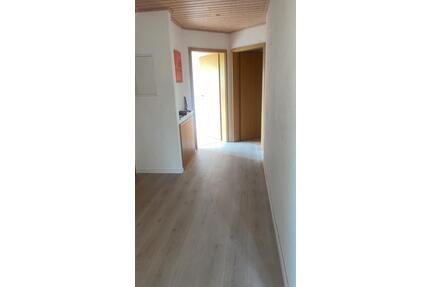 Helle 3 Zimmer DG Wohnung mit Gehobener Ausstattung - Emskirchen