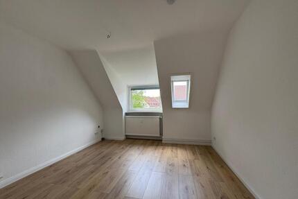 Frisch renovierte 3-Zimmer Wohnung mit EBK in ruhiger Wohngegend - Bremen Burglesum