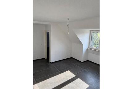KERNSANIERTE 2-Zimmer Wohnung mit Fußbodenheiz. in Obermeiderich - Duisburg Ruhrort