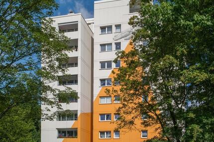 Komfortables Wohnen über den Dächern des Rabenbergs: 2 Zimmer mit Aufzug und Ausblick - Wolfsburg Detmerode