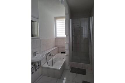 WG-Zimmer für Studentin - 530,00&nbsp;EUR Kaltmiete, ca.&nbsp; 12,00&nbsp;m&sup2; in Freiburg im Breisgau (PLZ: 79110) Betzenhausen