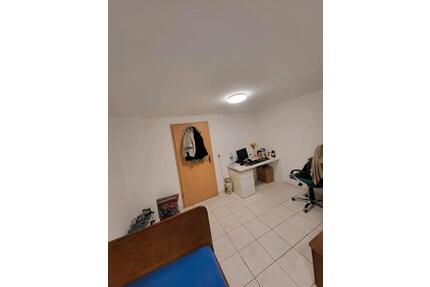 1 Zimmer in 3er WG ab sofort - 390,00&nbsp;EUR Kaltmiete, ca.&nbsp; 16,00&nbsp;m&sup2; in Ludwigshafen am Rhein (PLZ: 67063) Ludwigshafen-Hemshof