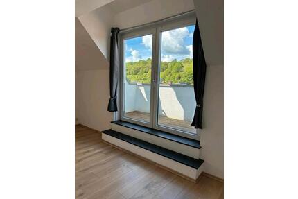 Helle 3-Zimmer Dachgeschoß Wohnung mit Balkon - Aschaffenburg Damm