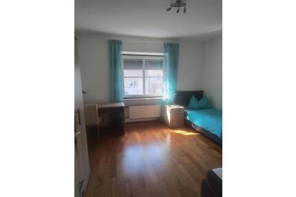 Zimmer für Wochenendheimfahrer - 600,00&nbsp;EUR Kaltmiete, ca.&nbsp; 16,00&nbsp;m&sup2; in Langenpreising (PLZ: 85465)