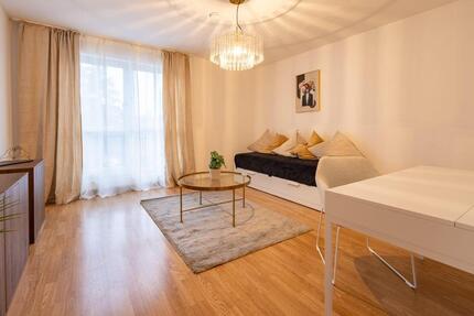 Einziehen & wohlfühlen: Möblierte 1-Zimmer-Wohnung mit Balkon und separater Küche - München Am Riesenfeld