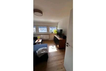 Charmante 3,5 Zimmer Dachgeschosswohnung mit Garten - Stuttgart Feuerbach