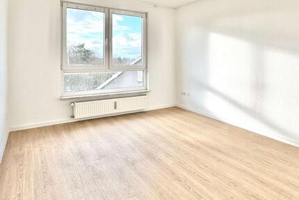 Sanierte 3 Zimmer-Dachgeschosswohnung wartet auf neue Mieter - Witten Annen