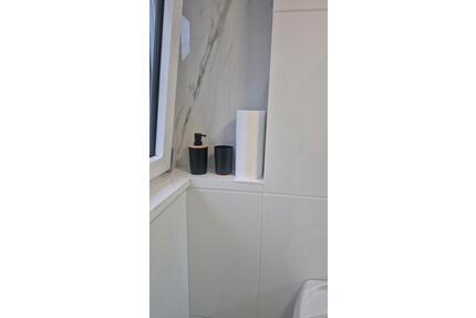 ein Zimmer in drei Zimmer Wohnung. - Rösrath