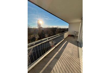 Neu renovierte 4-Zimmer Wohnung mit Balkon, Aufzug und Tiefgarage - Nürnberg Gibitzenhof