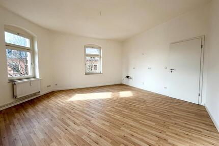 Hilbersdorf * Frisch Renoviert * 2 Zimmer mit Wohnküche * Frei - Chemnitz Ebersdorf