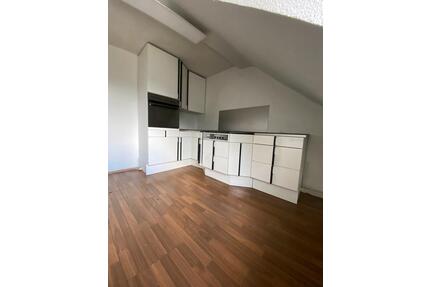 Charmante 2,5 Zimmer Dachwohnung in Duisburg Hochfeld