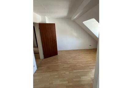 3-Zimmer DG-Wohnung - 400,00&nbsp;EUR Kaltmiete, ca.&nbsp; 70,00&nbsp;m&sup2; in Duisburg (PLZ: 47053) Duisburg-Mitte