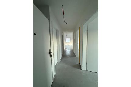 4 Zimmer Dachgeschosswohnung - 1.100,00&nbsp;EUR Kaltmiete, ca.&nbsp; 84,00&nbsp;m&sup2; in Vaihingen an der Enz (PLZ: 71665)