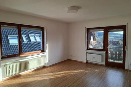 Helle 4 Zimmer Wohnung, ruhige Lage in Haibach