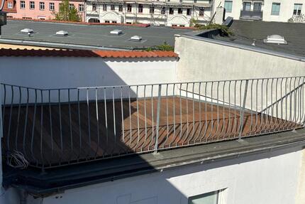 Helle 3-Zimmer Wohnung m. Dachterrasse mit Dusche & Wanne + Küche - Magdeburg Brückfeld