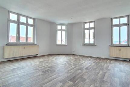 *Gemütliche 4-Zimmer im DG* - 488,00&nbsp;EUR Kaltmiete, ca.&nbsp; 87,13&nbsp;m&sup2; in Frankenberg (Sachsen) (PLZ: 09669)