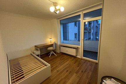 Vollmöbliertes WG-Zimmer mit Balkon in guter Lage - München Bogenhausen