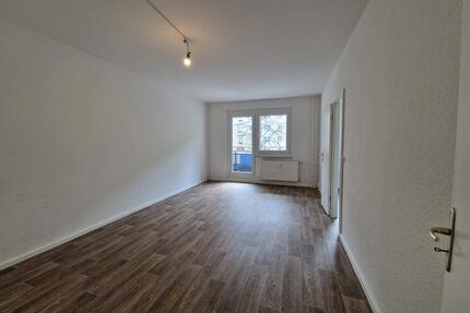 Ab 01.07.2026***2-Zimmer frisch renoviert mit Balkon, Aufzug und Blick ins Grüne! - Leipzig Lausen-Grünau