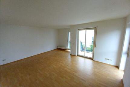 Wohnen im grünen: gepflegte 2-Zimmer Wohnung mit Balkon, am Wilhelm-Wunderlich-Park, - Meerane