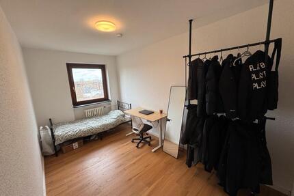 Zimmer in 4er WG ab 01.04 frei - 589,00&nbsp;EUR Kaltmiete, ca.&nbsp; 12,00&nbsp;m&sup2; in Köln (PLZ: 51069) Mülheim