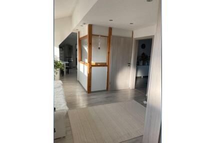 Helle 4 Zimmer Dachgeschosswohnung 110qm Jägersburger Weiher - Homburg