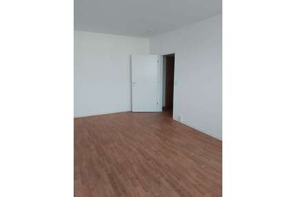 Wohnung zum Mieten in Rostock 270,00 € 32.13 m²