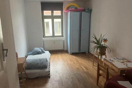 Zimmer in WG für Babysitting - 100,00&nbsp;EUR Kaltmiete, ca.&nbsp; 68,00&nbsp;m&sup2; in Berlin (PLZ: 10435) Pankow