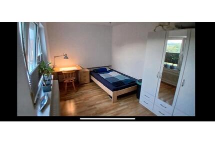 1 Zimmer in Wohngemeinschaft - 400,00&nbsp;EUR Kaltmiete, ca.&nbsp; 250,00&nbsp;m&sup2; in Weissach im Tal (PLZ: 71554)