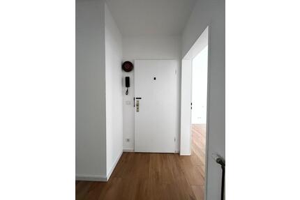 Frisch renovierte 3 Zimmer Wohnung mit BalkonAufzugGarage - Mönchengladbach