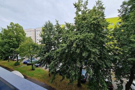 Ab 01.07.2026***Einziehen & Wohlfühlen: Renovierte 3-Zimmer mit Balkon, Aufzug und Blick ins Grüne! - Leipzig Lausen-Grünau