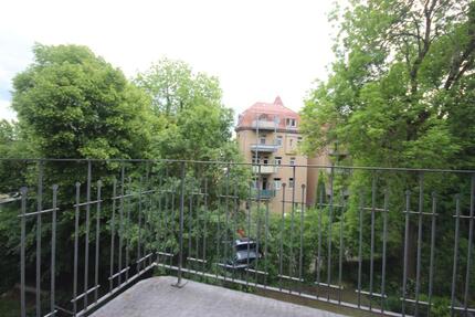 120qm Wohnung im Herzen von Plauen 4 Zimmer Bad Küche mit neuer Einbauküche Balkon