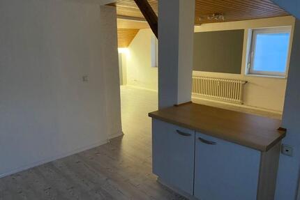 3-Zimmer Dachgeschosswohnung - 950,00&nbsp;EUR Kaltmiete, ca.&nbsp; 75,00&nbsp;m&sup2; in Lindenberg im Allgäu (PLZ: 88161)
