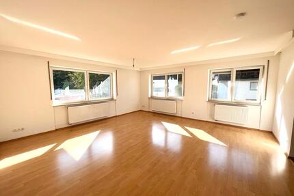 Helle, großzügige Whg, 1. OG, 2 Schlafzimmer ruhige Lage, Balkon - Horb am Neckar