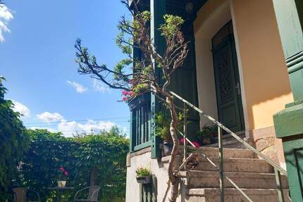 Wohnen am Park: gepflegte 2-Zimmer Wohnung mit Keller und Abstellkammer, Hochparterre - Crimmitschau