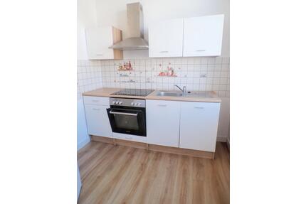 ** mit Küche ** 2 Zimmer Wohnung direkt am Markt in Werdau zu vermieten!