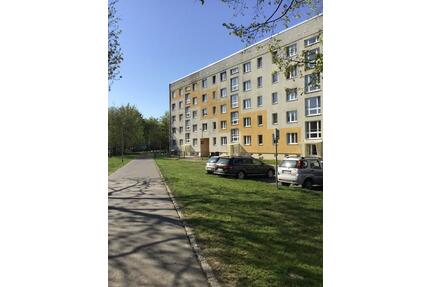 Große, helle 2-Zimmer-Wohnung mit Balkon und Wannenbad! - Dresden Leuben