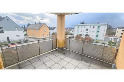 Exklusive 2 Zimmer Wohnung mit großem Balkon in ruhiger und sonnige Wohnlage von Regenstauf