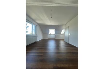 3-Zimmer Dachgeschosswohnung in Bi.-Hillegossen – frei ab 01.08. - Bielefeld Heepen