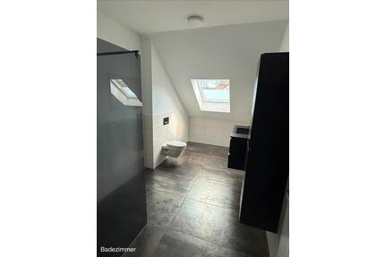 3,5 Zimmer Wohnung mit Balkon, EBK & Stellplatz zu vermieten - Münzenberg