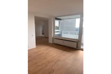 Helle modernisierte 3,5 Zimmer Mietwohnung mit Küche + Aufzug - Monheim am Rhein