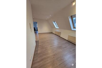 Besichtigung heute 2 Zimmer mit Küche Parkplatz in Rottenburg - Rottenburg am Neckar