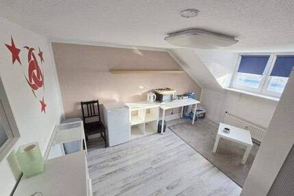 DU-Ruhrort, Hafenstraße 76 - Möbliertes WG-Zimmer an MANN in einer 3er-WG ab Juli zu vermieten !! - Duisburg