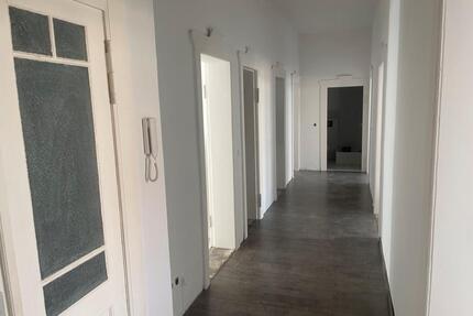 Schöne große 4 Zimmer Altbauwohnung mit Balkon & Garten - Halberstadt