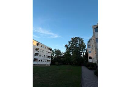 Helle 3,5 Zimmer Wohnung mit ca 85 qm, Balkon & Einbauküche - Nürnberg Langwasser