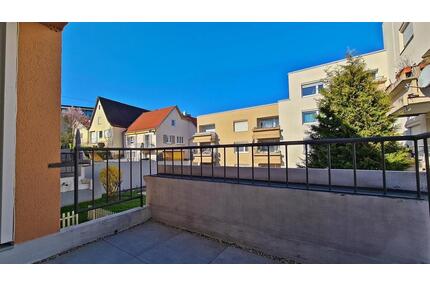 Schöne 2-Zimmer Wohnung mit Balkon + EBK! - Böblingen Dagersheim