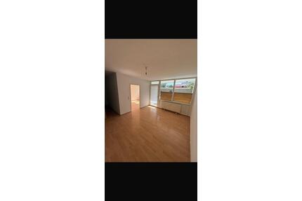 Helle 2 Zimmer Wohnung mit Balkon - Mönchengladbach Süd