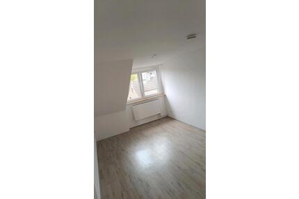 2,5 Zimmer Dachgeschoss Wohnung - Duisburg Beeck