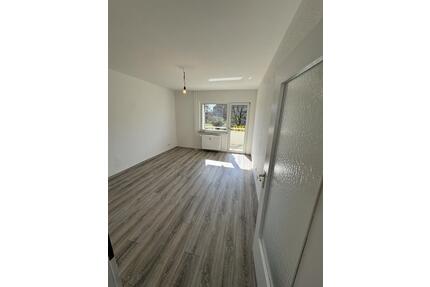 Sehr schöne sanierte 2 Zimmer Wohnung mit Balkon in Oberhausen zu vermieten