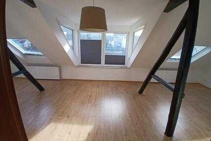 schöne 2 Zimmer Wohnung im DG - 623,00&nbsp;EUR Kaltmiete, ca.&nbsp; 75,00&nbsp;m&sup2; in Wuppertal (PLZ: 42329) Gemarkung Vohwinkel